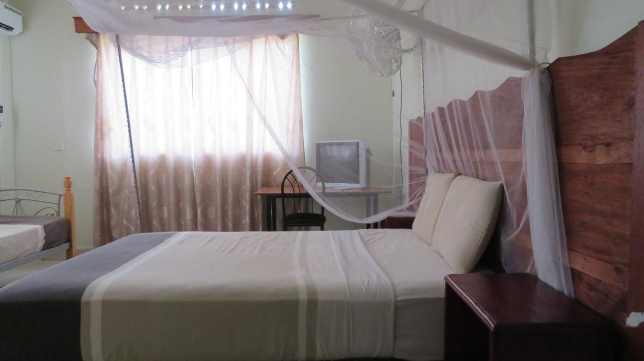 Global Village Hotel Pakwach Ngoại thất bức ảnh