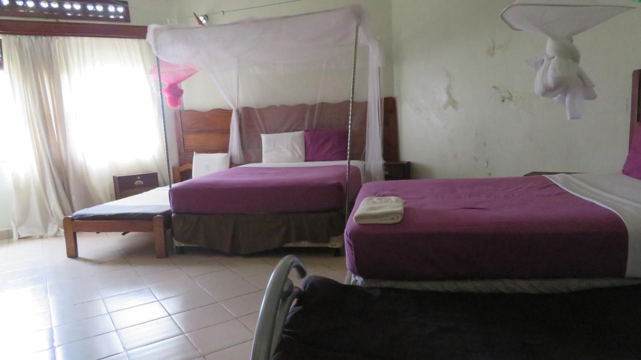 Global Village Hotel Pakwach Ngoại thất bức ảnh