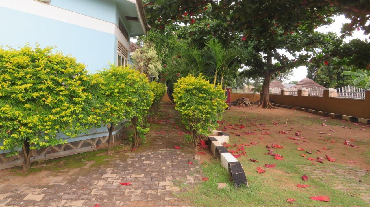 Global Village Hotel Pakwach Ngoại thất bức ảnh