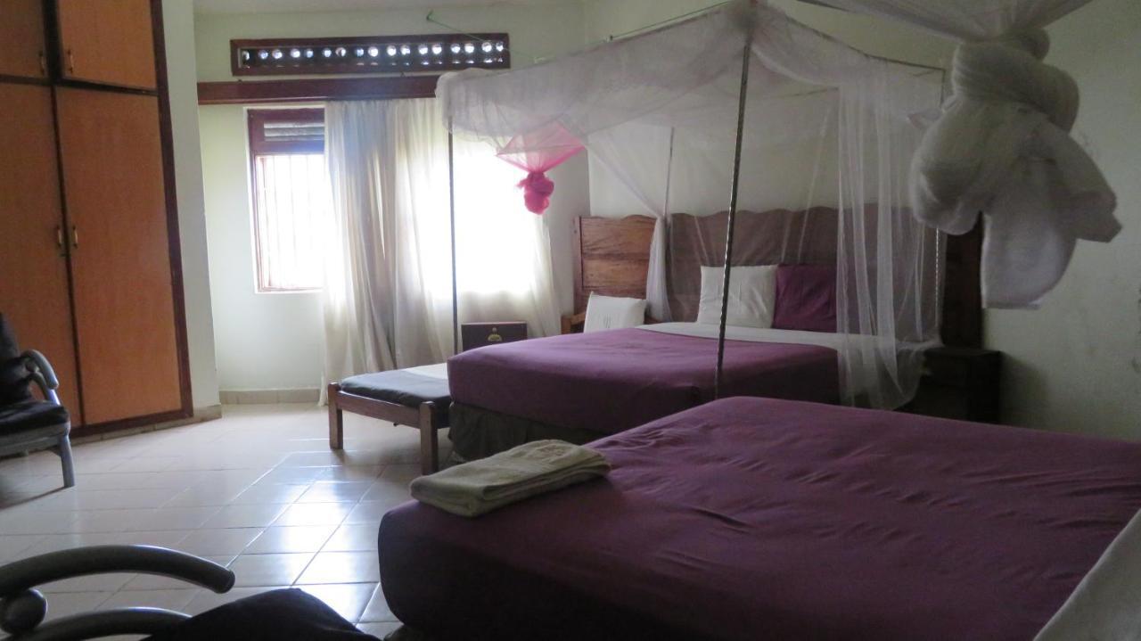 Global Village Hotel Pakwach Ngoại thất bức ảnh